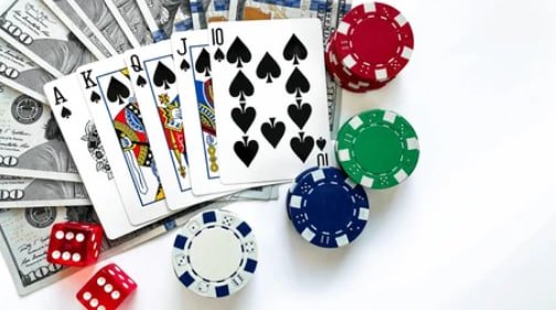 Giao diện casino trực tuyến kqsxmtrung trên màn hình điện thoại và máy tính